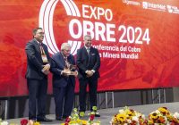 ExpoCobre 2024 rindió homenaje a Oscar González Rocha por su destacado aporte a la industria minera